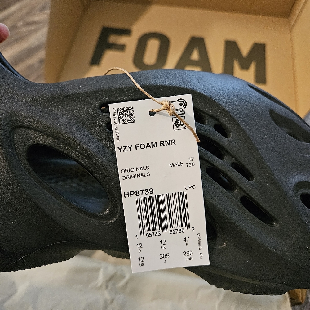 Yeezy foam runner onyx size 12